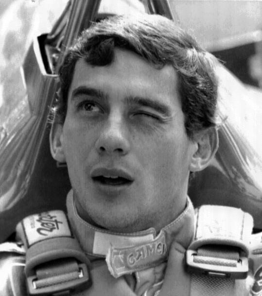 3 luglio 1987: un&#39;immagine di Ayrton, durante le prove valide per il Gran Premio di Francia, sulla sua monoposto, la Lotus 99T (Ap)